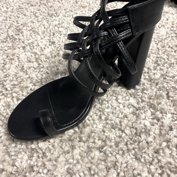 🖤Peep toe MIDI Heels 🖤 - Picture 3 of 3